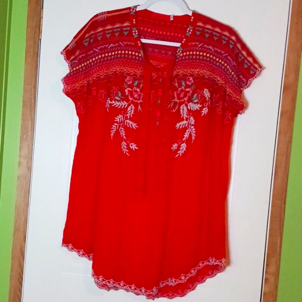 Beautiful size Large johnny was blouse
